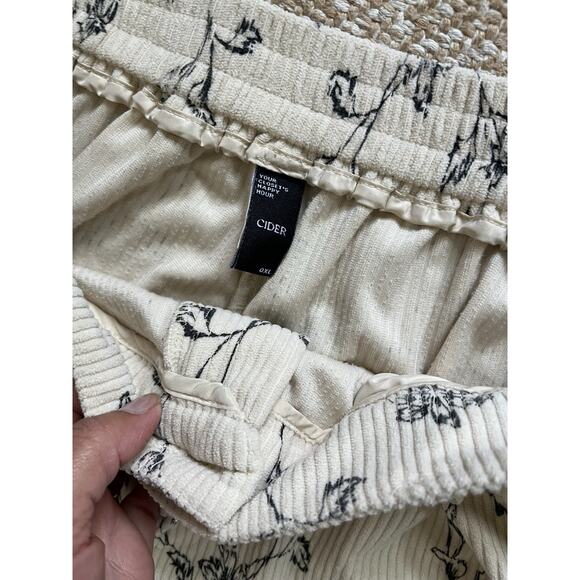 CORDUROY FLORAL MIDDLE WAIST WIDE LEG TROUSERS CURVE & PLUS OXL - Picture 5 of 8